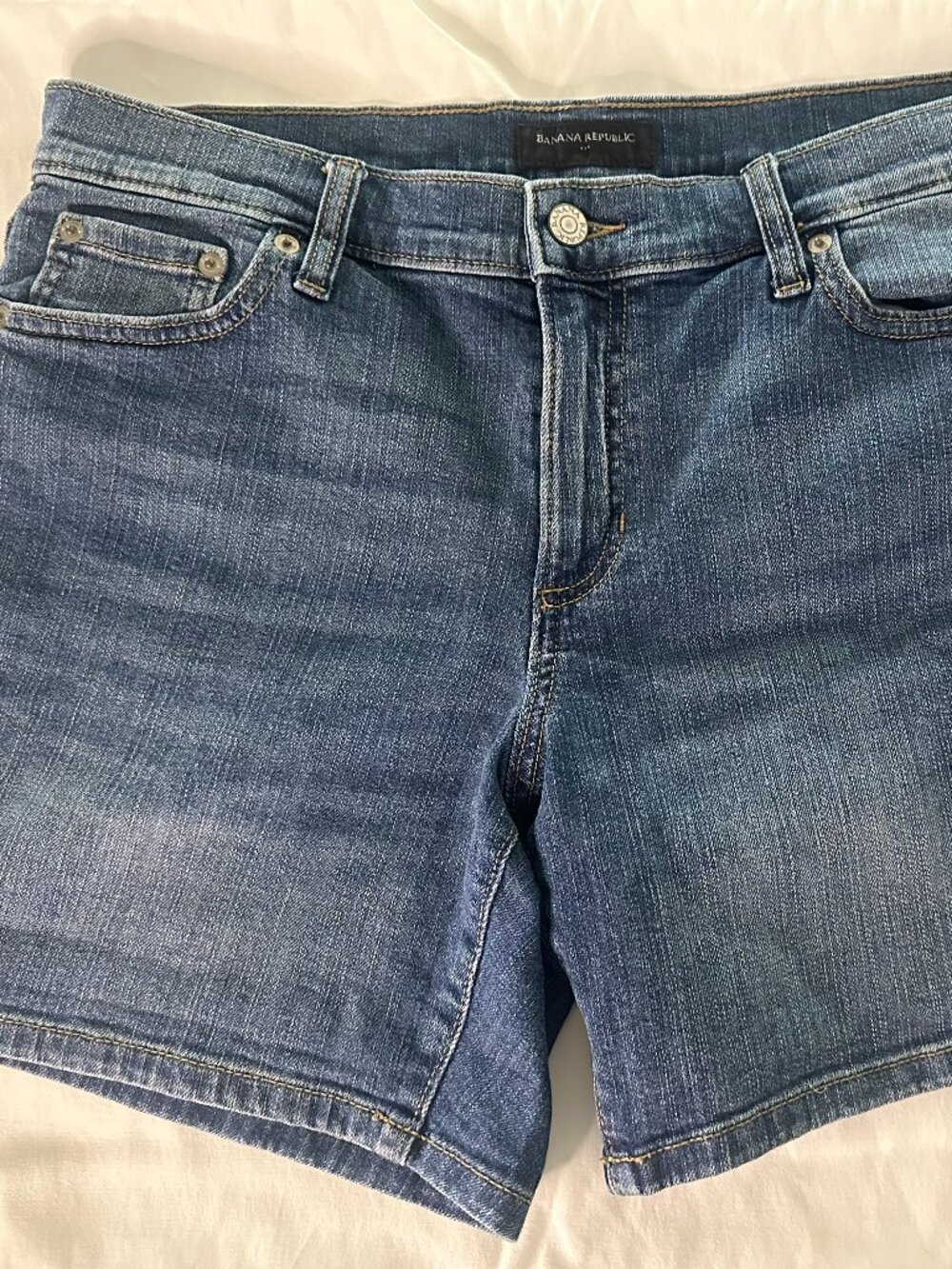 Banana Republic Medium Wash Straight Leg Jean Shorts | size 27